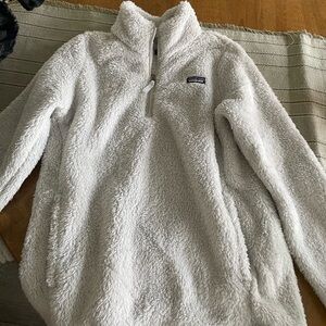 New Patagonia Pull over.